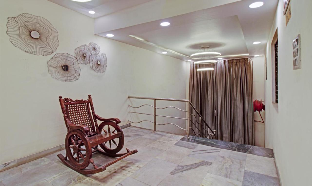 Treebo The Boss Hotel Rāipur Exterior foto